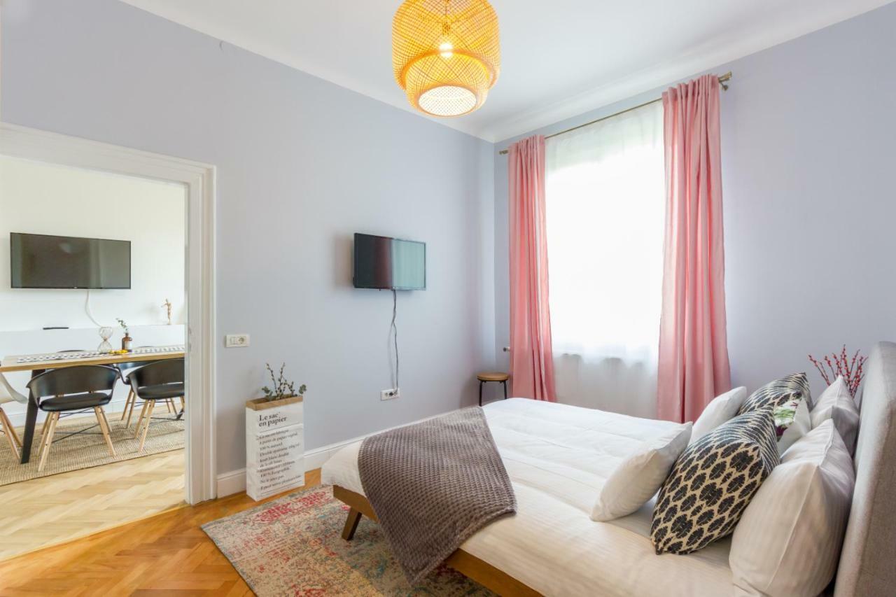 City Chic 3 Bedroom Apartment Клуж-Напока Экстерьер фото