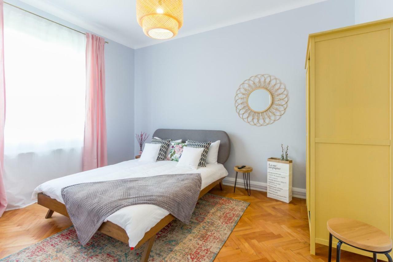 City Chic 3 Bedroom Apartment Клуж-Напока Экстерьер фото