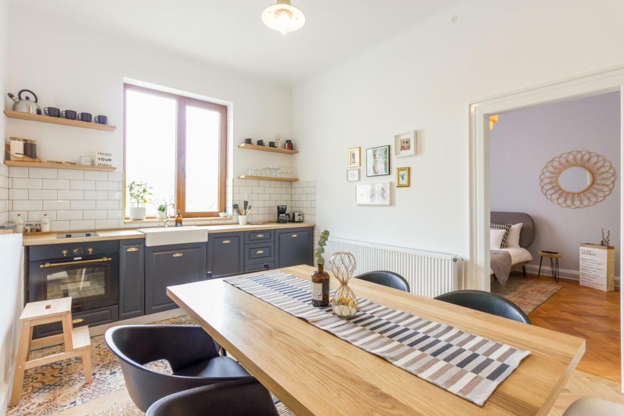City Chic 3 Bedroom Apartment Клуж-Напока Экстерьер фото