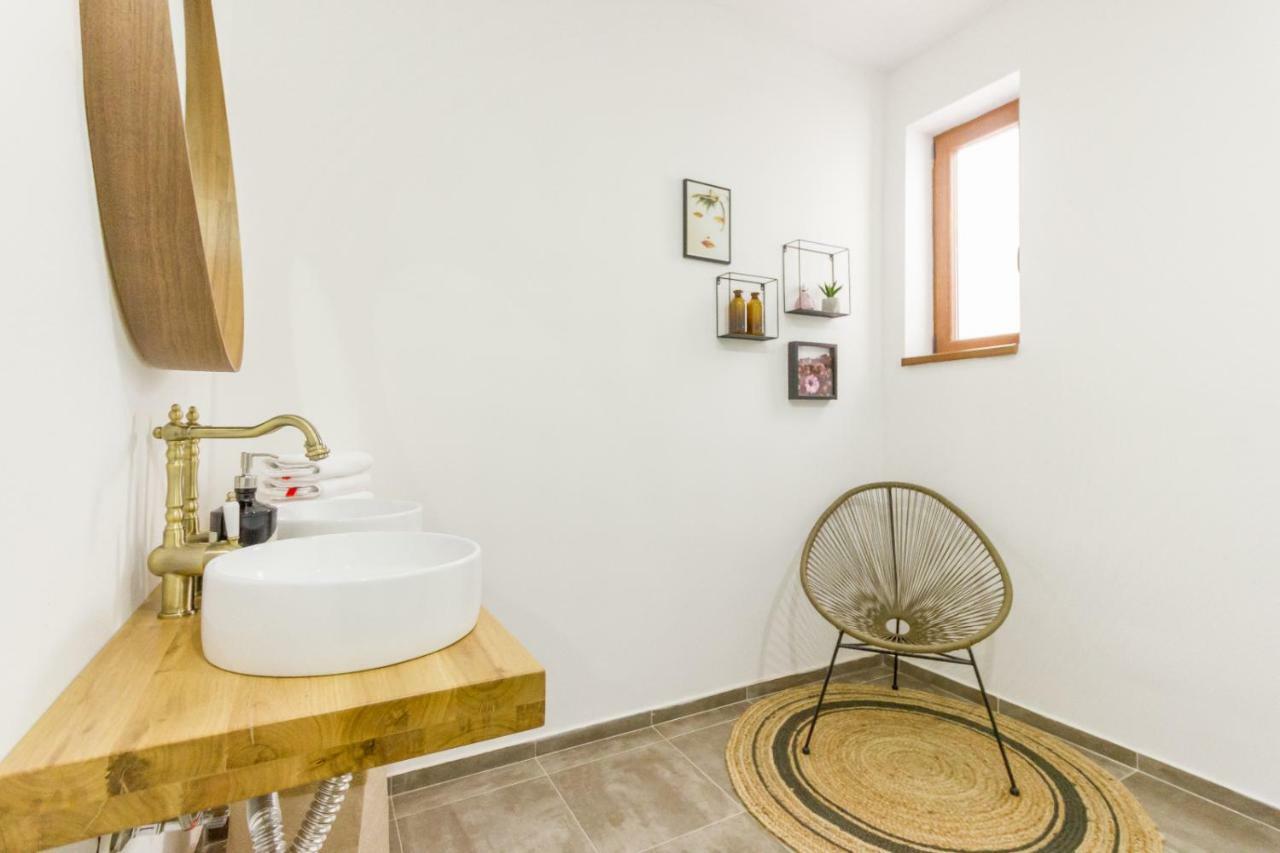 City Chic 3 Bedroom Apartment Клуж-Напока Экстерьер фото