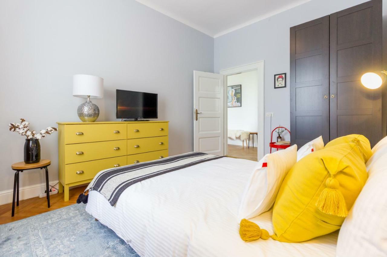 City Chic 3 Bedroom Apartment Клуж-Напока Экстерьер фото