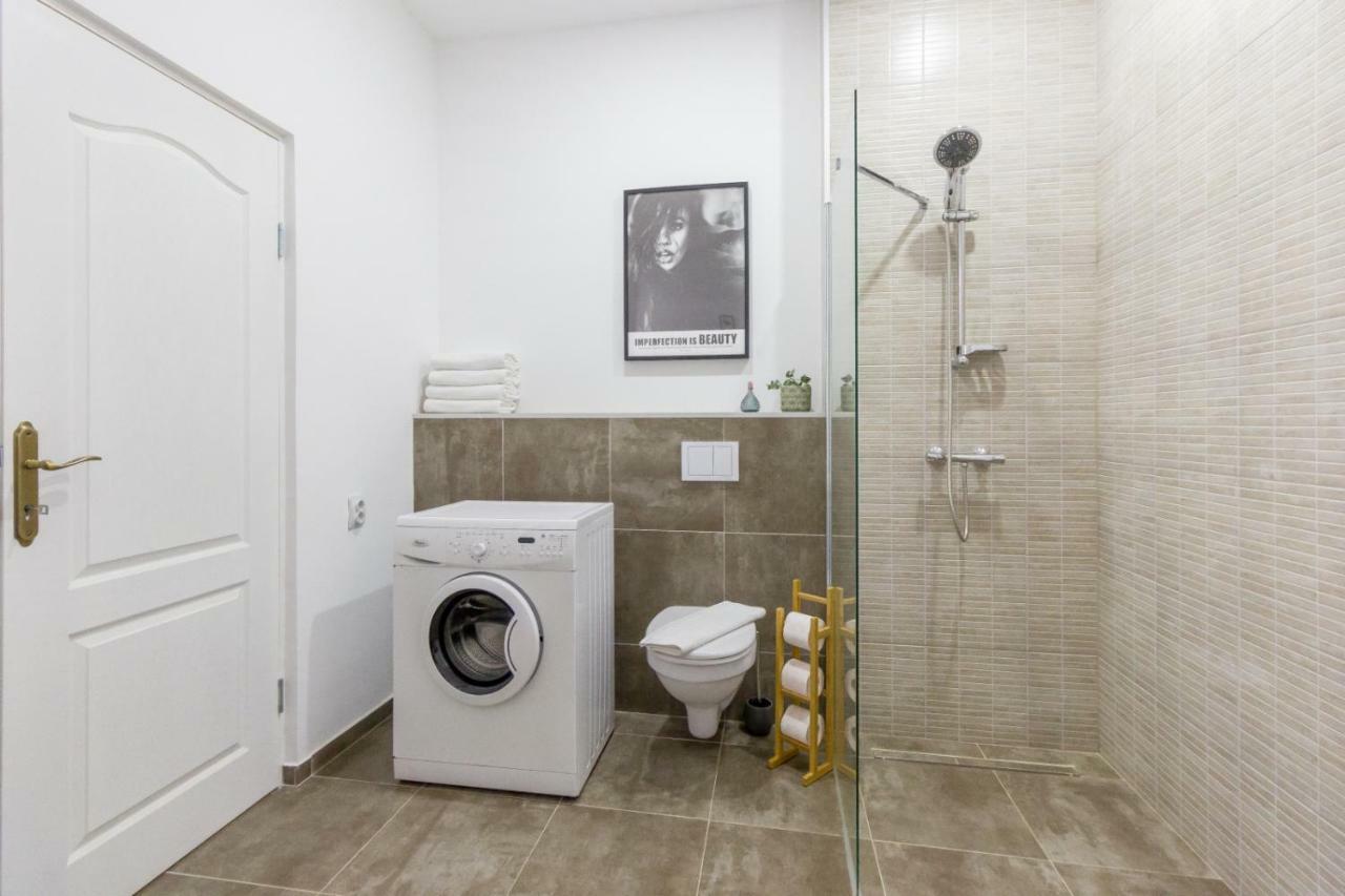 City Chic 3 Bedroom Apartment Клуж-Напока Экстерьер фото