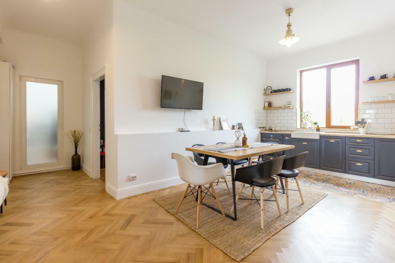 City Chic 3 Bedroom Apartment Клуж-Напока Экстерьер фото