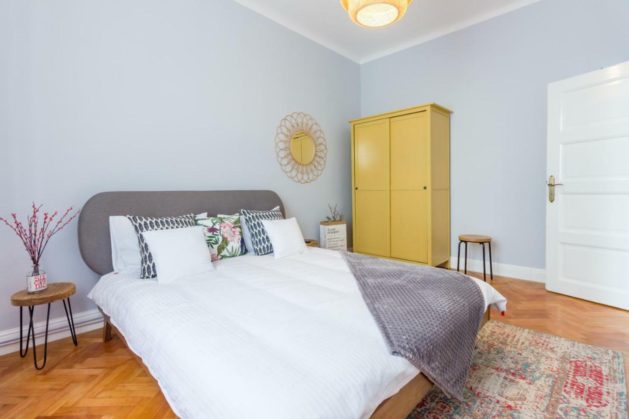 City Chic 3 Bedroom Apartment Клуж-Напока Экстерьер фото